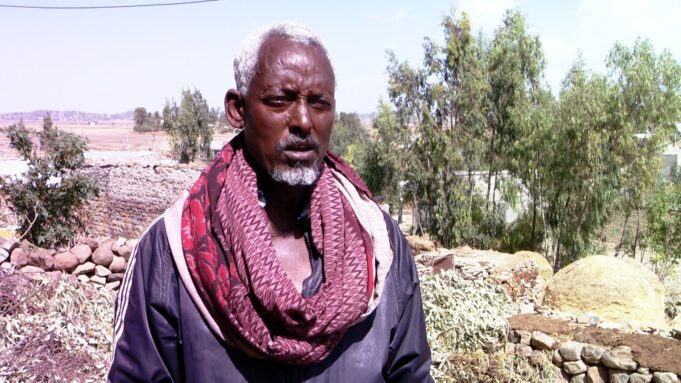 ምስ ሰለስተ ደቆም ዝተጋደሉ