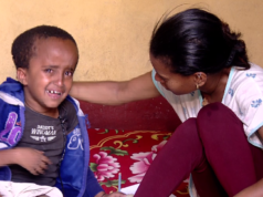 ኤደን ገብረመድህን ትባላች የአስር አመት ታዳጊ ስትሆን መንቀሳቀስ የማትችል የመቐለ ከተማ ነዋሪ ናት፡፡ ገና የአንድ አመት ህጻን እያለች የጀመራት የጭንቅላት በሽታም እስካሁን መፍትሔ አላገኘም፡፡