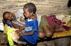 ኣብ ኣፍ ሞትን ስደትን