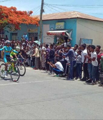 ውድድር ብሽክሌታ ኣብ ከተማ ኣኽሱም