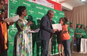 ብትምህርተን ፀብለለልታ ንዘርአያ ደቂ ኣንስትዮ ተምሃሮ መተባብዒ ሽልማት ተዋሂቡ።