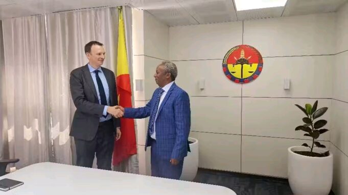 تفاقم محنة السكان النازحين في تيغراي في صلب المحادثات مع رئيس إدارة تيغراي المؤقتة خلال لقائه برئيس مكتب الأمم المتحدة لتنسيق الشؤون الإنسانية في إثيوبيا