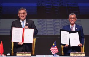 ብቀረፅ ኣሜሪካ ዘምረራ ቻይናን ሃገራት ኤስያን ውዕል ናፃ ቀጠና ንግዲ ተፈራሪመን።