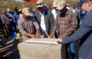 ፕረዚደንት ታደሰ ወረደ ኣብ ወረዳ ፅራእ ወንበርታ ብ 400 ሚልዮን ብር ንዝህነፅ ማእኸል መራብሒ ደርሆ እምነ ኩርናዕ ኣንቢሮም።