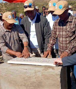 ፕረዚደንት ታደሰ ወረደ ኣብ ወረዳ ፅራእ ወንበርታ ብ 400 ሚልዮን ብር ንዝህነፅ ማእኸል መራብሒ ደርሆ እምነ ኩርናዕ ኣንቢሮም።